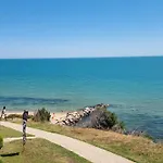 под наем с фронтална гледка море, гр. влас * Свети Влас