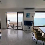 Апартамент под наем с фронтална гледка море, гр. влас