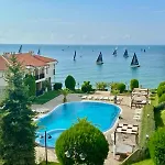 под наем с фронтална гледка море, гр. влас * Свети Влас